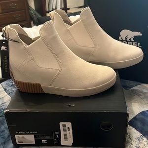 New very cute chalk slip on wedge bootie